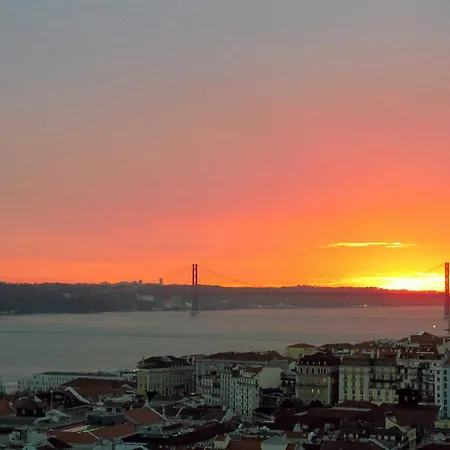 Lägenhet Cozy In Center Lisboa