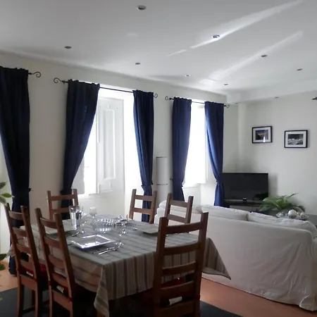 Cozy In Center Apartment